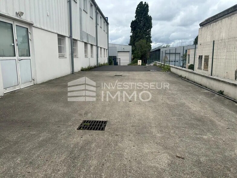 Local d'activités dans Morangis à vendre - Photo du bâtiment - Image 3 de 11