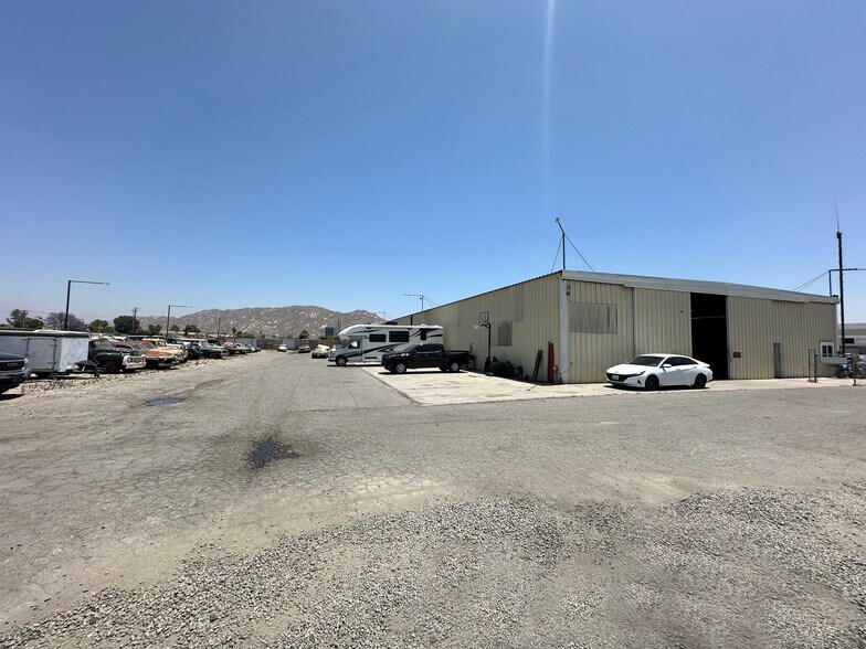 24850 Rivard Rd, Moreno Valley, CA à vendre - Photo du bâtiment - Image 2 de 4