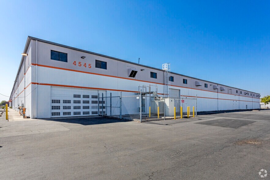 4545 Qantas Ln, Stockton, CA à louer - Photo du bâtiment - Image 3 de 5