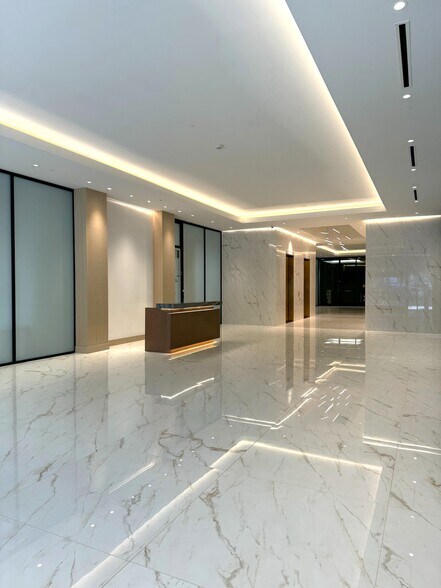 6655 Travis St, Houston, TX à louer - Photo du bâtiment - Image 1 de 12