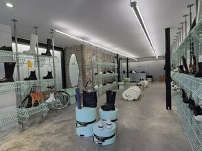 Retail in Paris for lease Interior Photo- Image 1 of 4