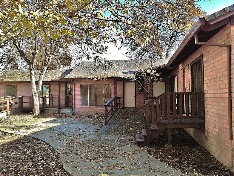 8145 State Highway 99E, Los Molinos, CA à vendre - Photo du bâtiment - Image 2 de 3