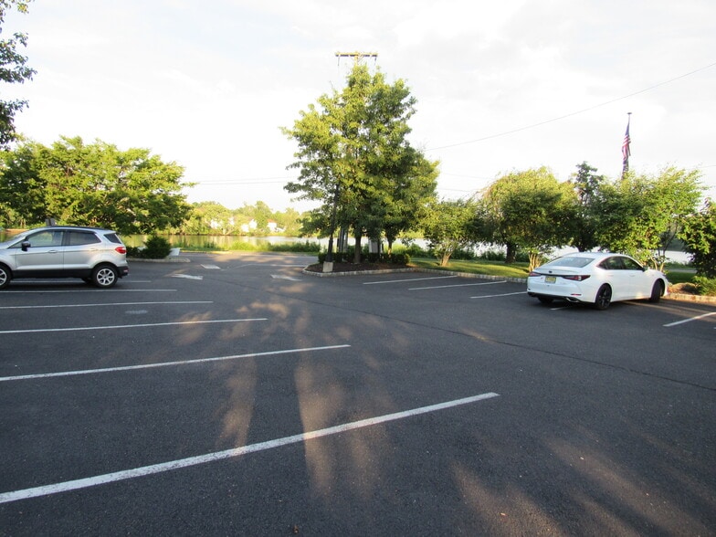 100 Lakeview Ave, Jamesburg, NJ for lease - Building Photo - Image 2 of 6