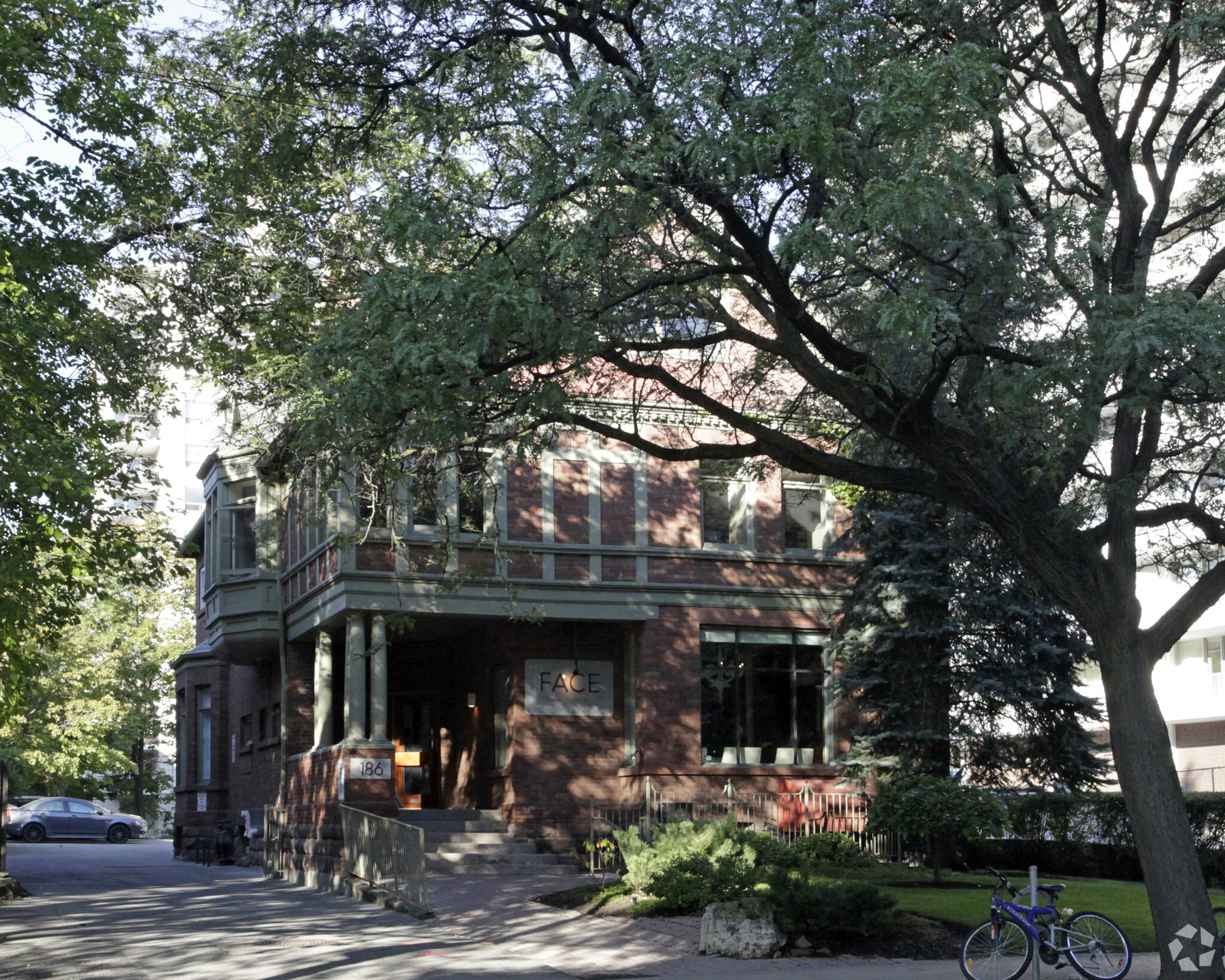 186 St George St, Toronto, ON for sale Primary Photo- Image 1 of 1