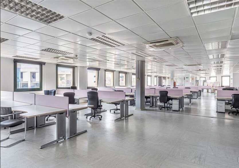 Office in Alcobendas, Madrid for sale - Building Photo - Image 3 of 7