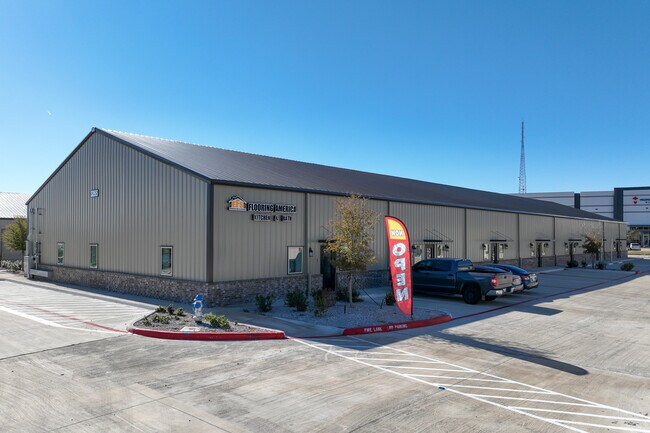 Plus de détails pour 3265 N McDonald St, McKinney, TX - Industriel à louer