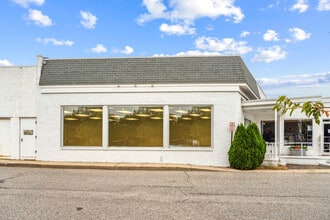 53 The Circle, East Hampton, NY for sale Building Photo- Image 2 of 7