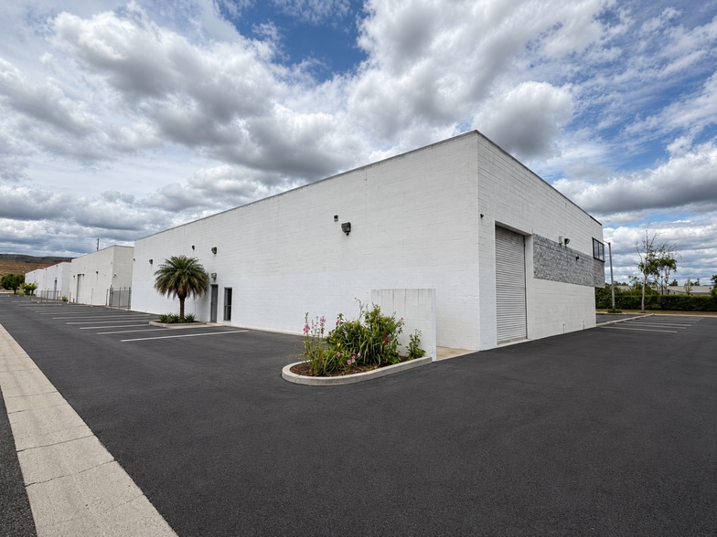 5450 Tech Cr, Moorpark, CA for lease - Building Photo - Image 2 of 11