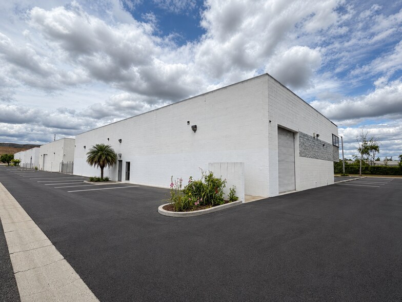 5450 Tech Cr, Moorpark, CA à louer - Photo du bâtiment - Image 2 de 11