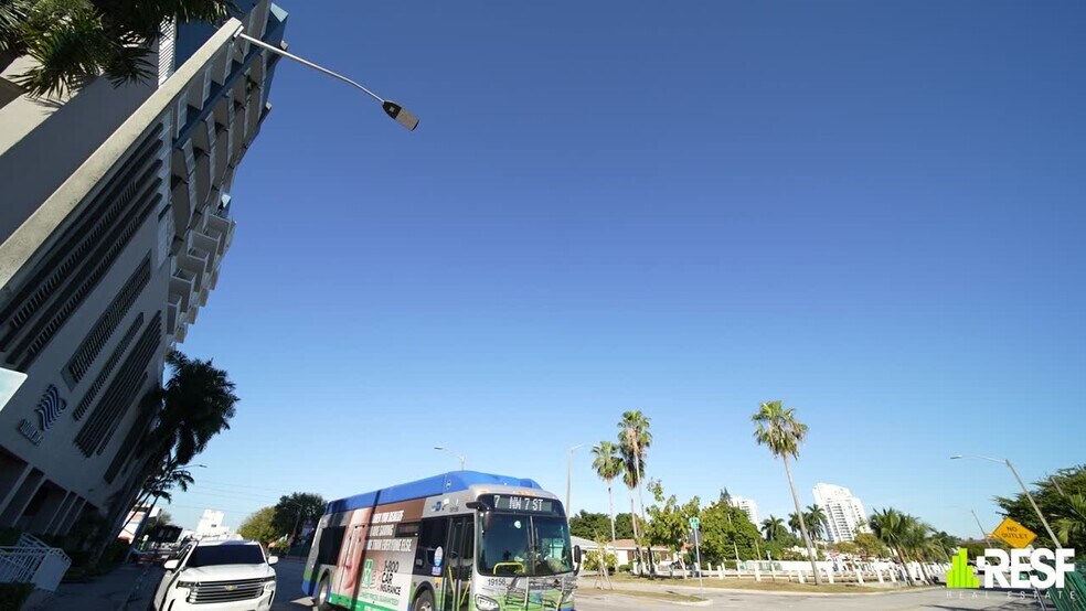 1750 NW 7th St, Miami, FL à vendre - Vidéo sur l’inscription commerciale - Image 2 de 10