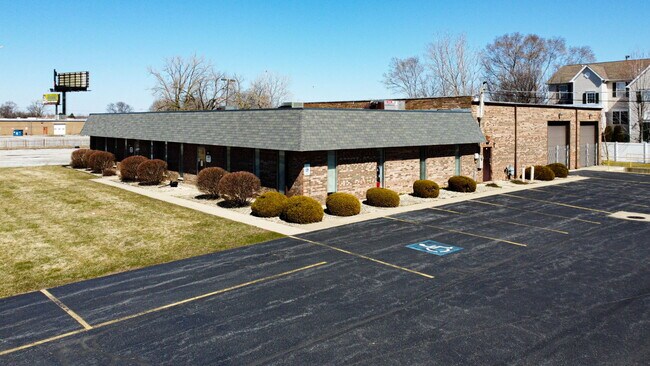 Plus de détails pour 17585 S Paxton Ave, Lansing, IL - Local d'activités à louer