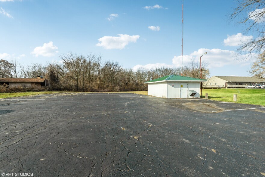 711 N 1st St, Dekalb, IL à louer - Photo du bâtiment - Image 2 de 42