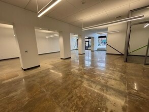 801 E Douglas Ave, Wichita, KS à louer Photo intérieure- Image 2 de 6