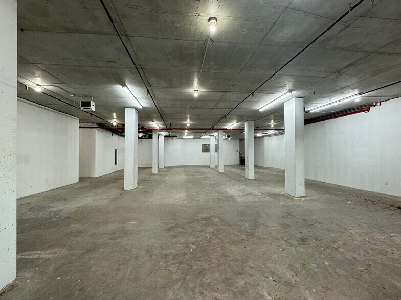 5130 Roosevelt Ave, Woodside, NY à louer - Photo intérieure - Image 3 de 9