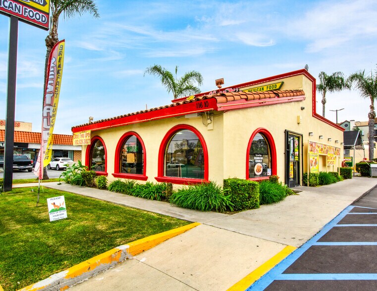 Albert's Mexican Food & VAN's Outlet portefeuille de 2 propriétés à vendre sur LoopNet.ca - Photo du bâtiment - Image 3 de 7