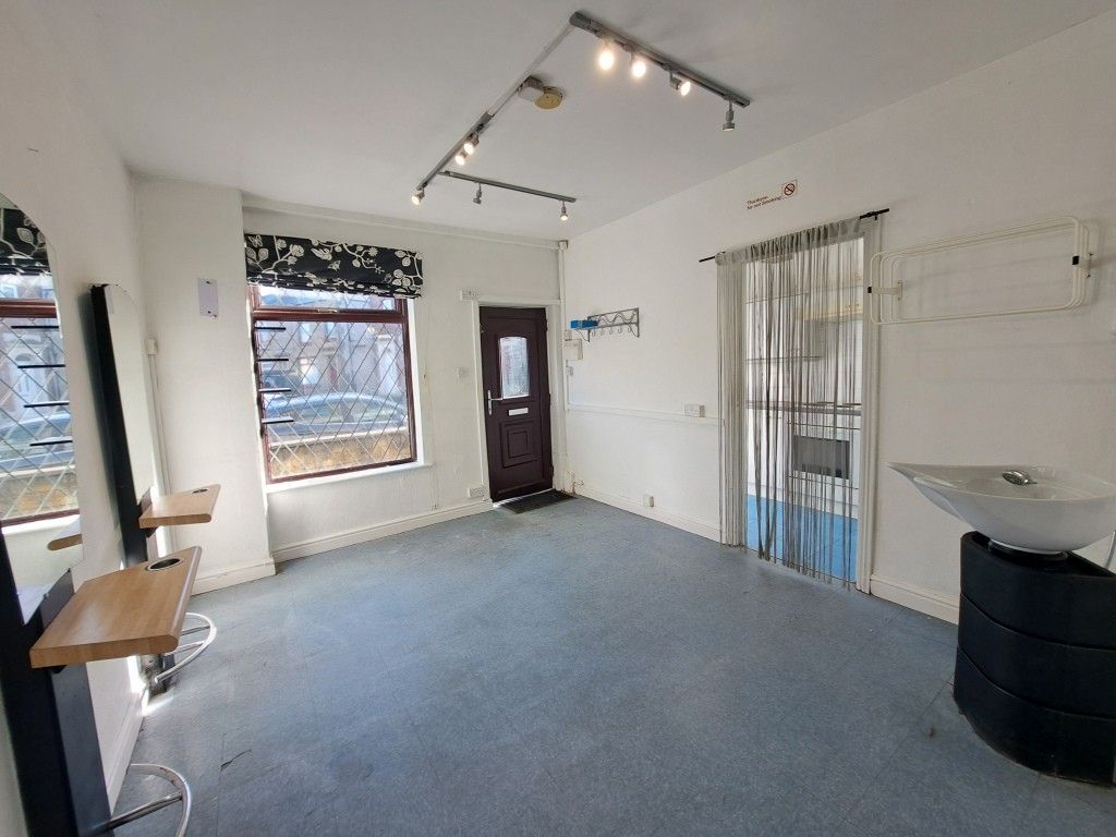53 Milnrow Rd, Oldham, GTM OL2 8AL - Unité G -  - Photo intérieure - Image 1 of 2