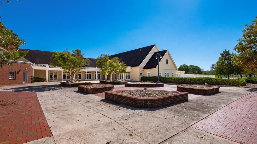 5825 Raiders Road Portfolio portefeuille de 3 propriétés à vendre sur LoopNet.ca - Photo du bâtiment - Image 3 de 62
