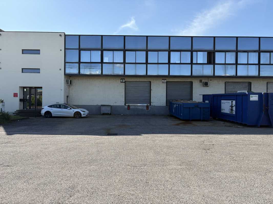 Flex in Genas for lease Building Photo- Image 1 of 9