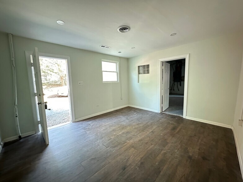 702 Delevan St, Charlottesville, VA à vendre - Photo du bâtiment - Image 3 de 8
