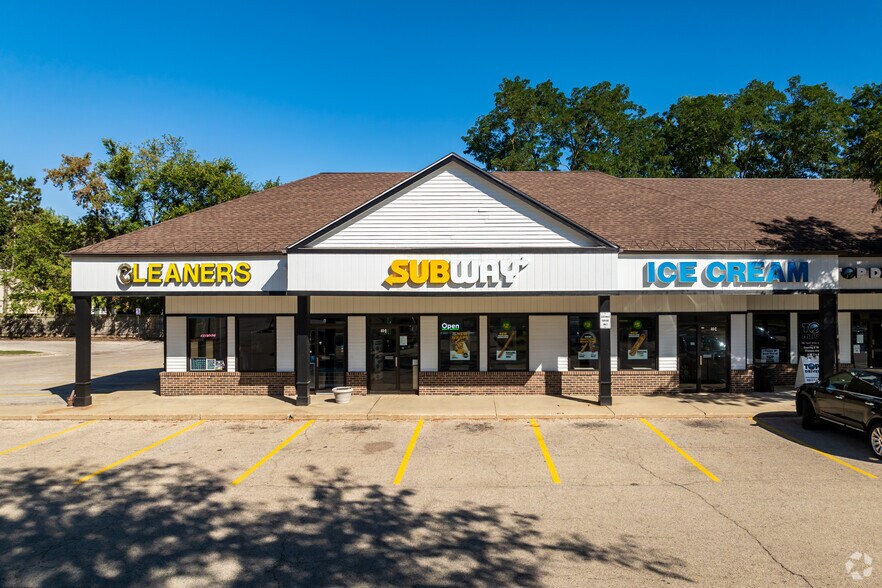 40-60 W Terra Cotta Ave, Crystal Lake, IL à louer - Photo du bâtiment - Image 2 de 13