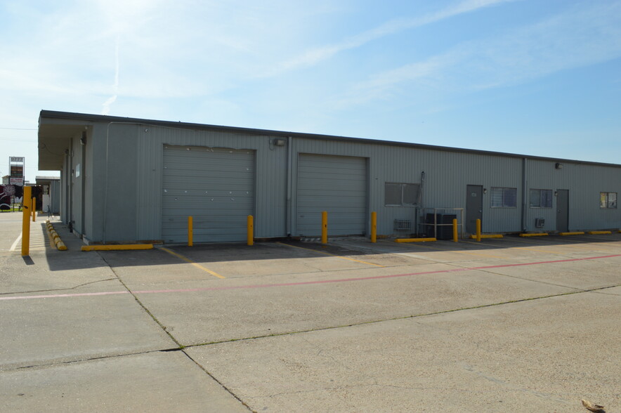 9801-9811 Harwin Dr, Houston, TX for lease - Building Photo - Image 2 of 19