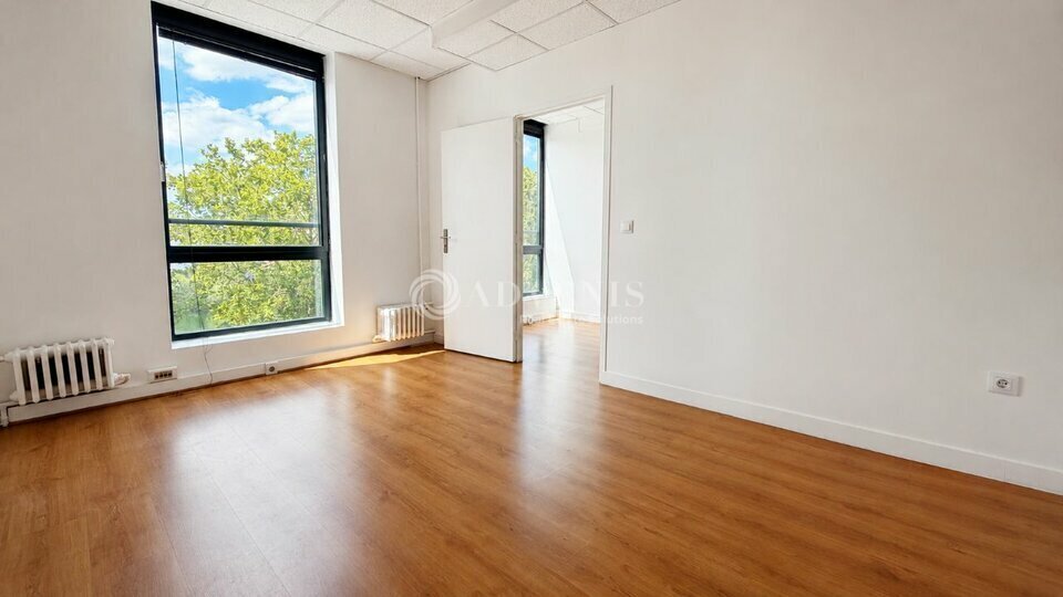 52 Rue Charles Michels, Saint-Denis for sale - Interior Photo - Image 3 of 17