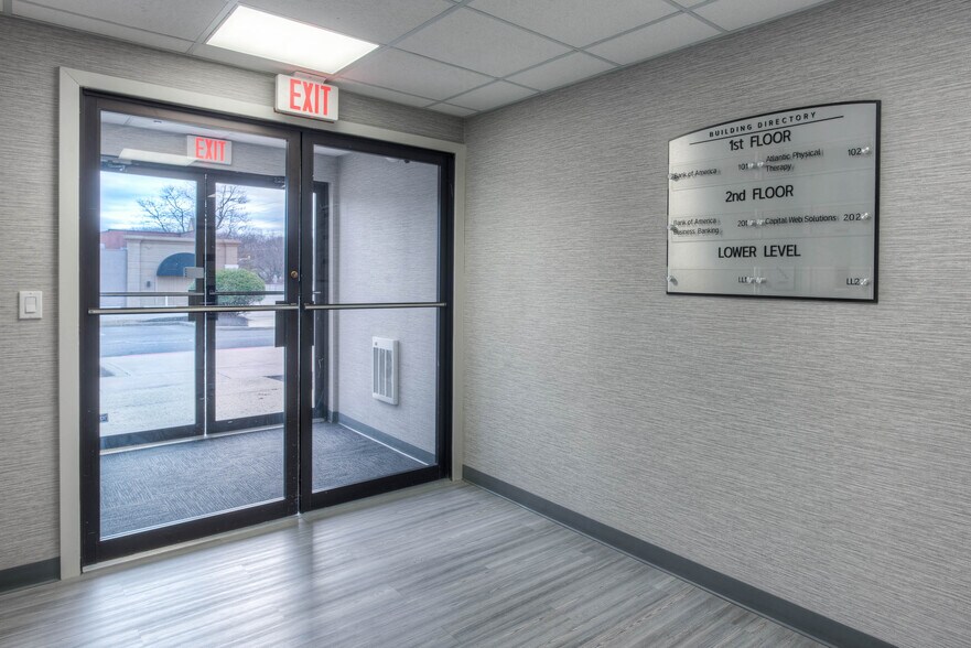 395 W Route 70, Lakewood, NJ à louer - Photo intérieure - Image 2 de 7