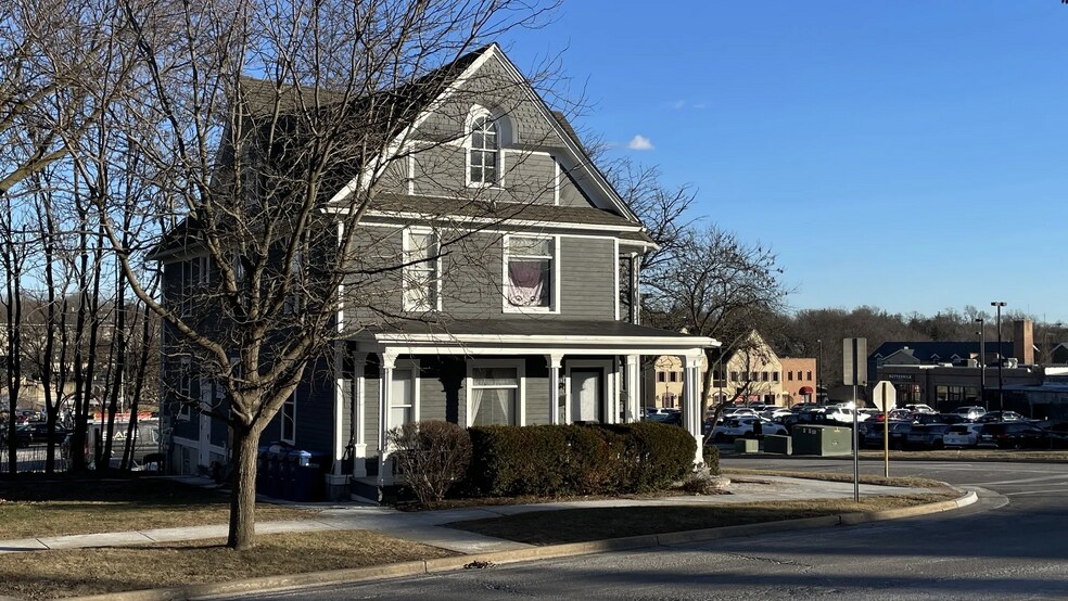 101 N 1st St, Geneva, IL à vendre - Photo principale - Image 1 de 6