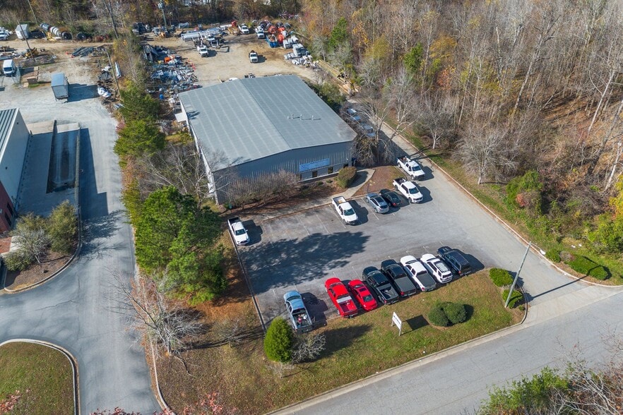 710 Long Meadow Dr, Salisbury, NC for sale - Building Photo - Image 2 of 3