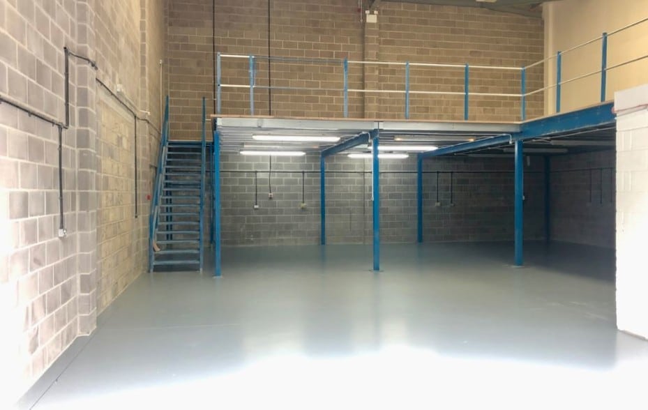 Vantage Way, Poole for lease - Interior Photo - Image 3 of 9