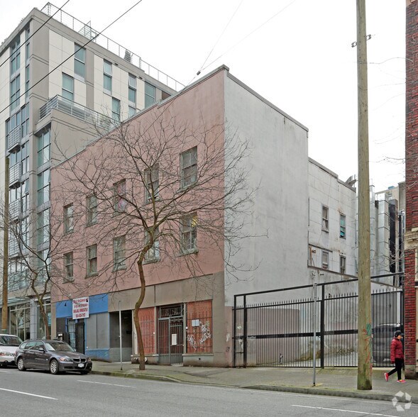 134-136 Powell St, Vancouver, BC à louer - Photo principale - Image 1 de 10