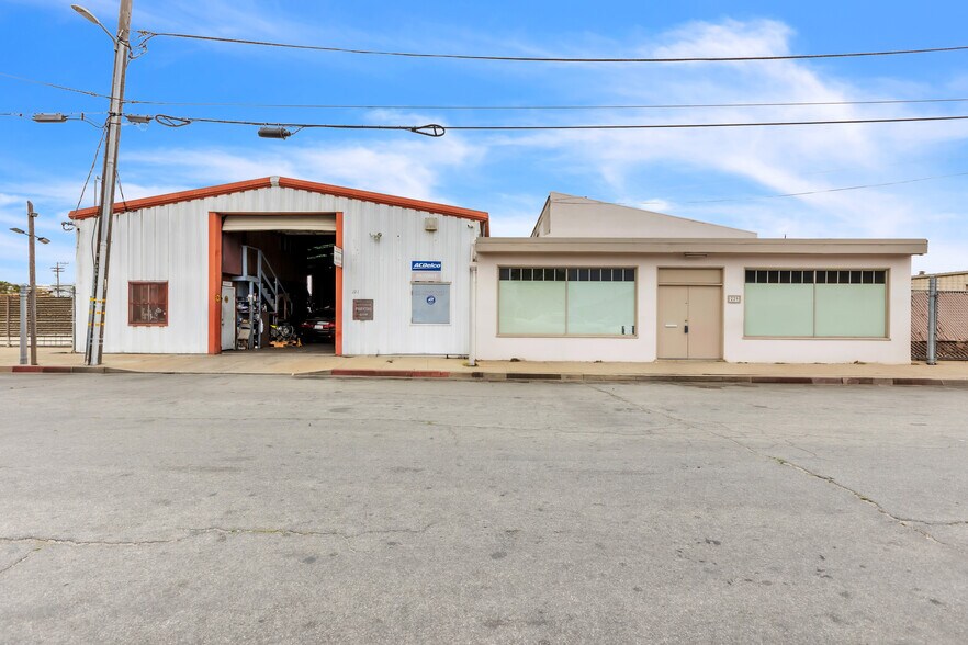 227 Commission St, Salinas, CA à vendre - Photo du bâtiment - Image 2 de 35