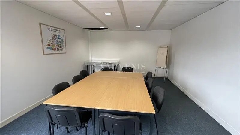 Office in Saint-Thibault-des-Vignes for lease - Interior Photo - Image 3 of 9