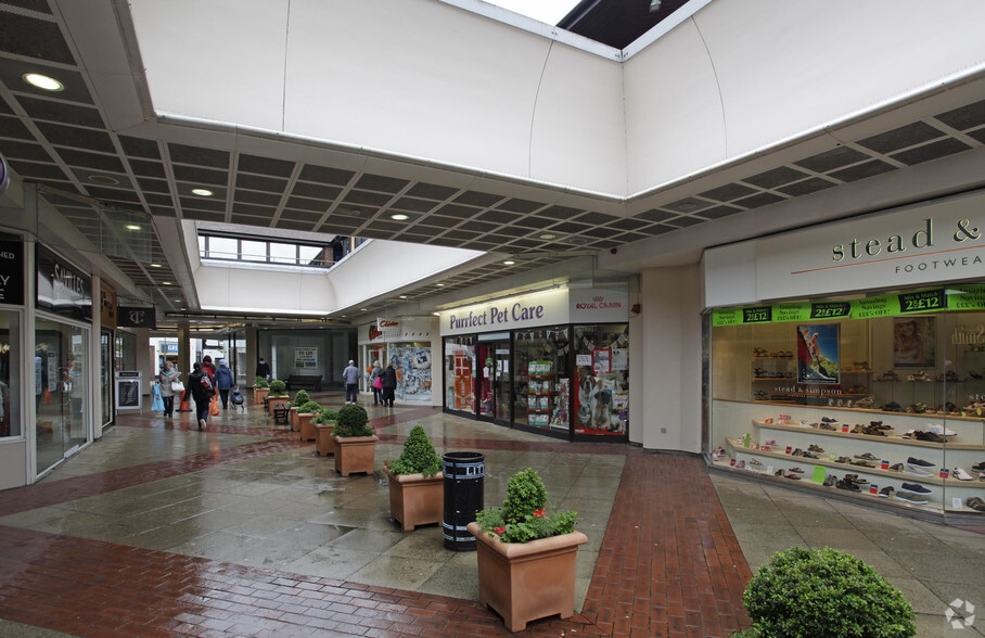 High St, Leatherhead for lease - Building Photo - Image 2 of 5