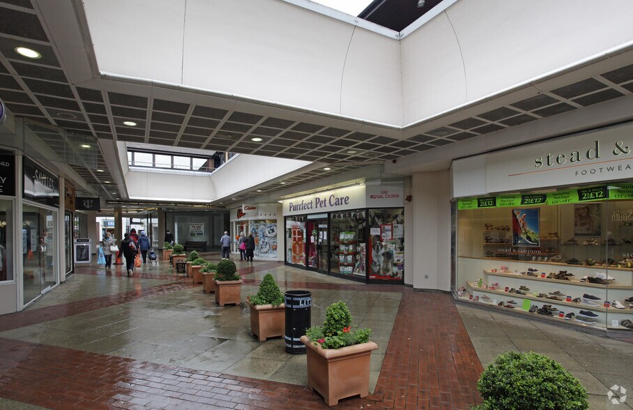 High St, Leatherhead à louer - Photo du bâtiment - Image 2 de 5