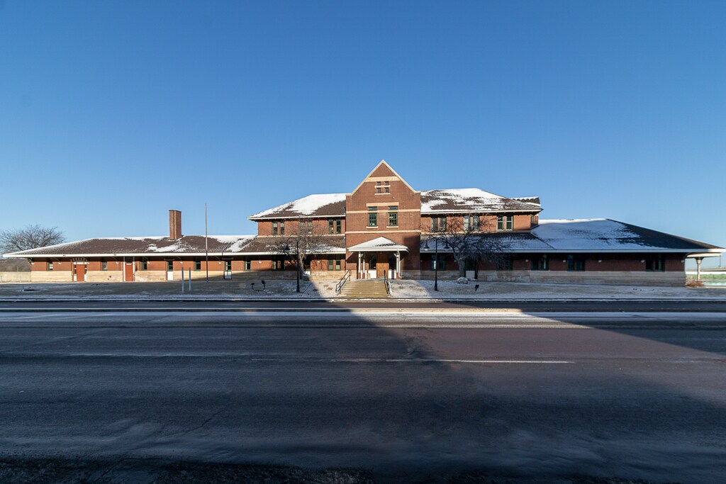 112-142 S Riverfront Dr, Mankato, MN for lease Building Photo- Image 1 of 35