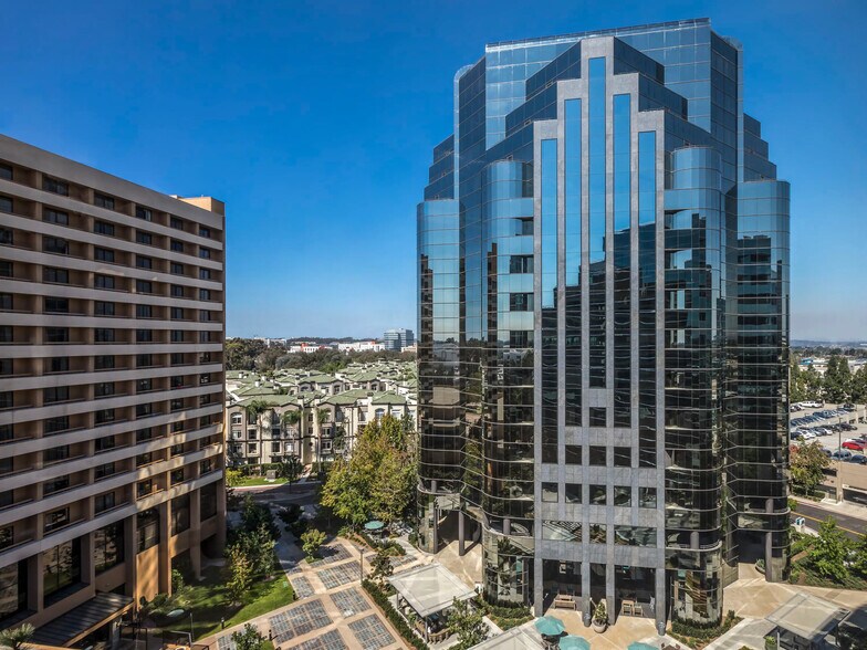 4270 Executive Sq, La Jolla, CA à louer - Photo du bâtiment - Image 2 de 11