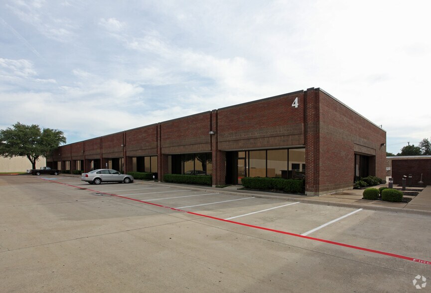1611 N Interstate 35E, Carrollton, TX à louer - Photo du bâtiment - Image 2 de 14