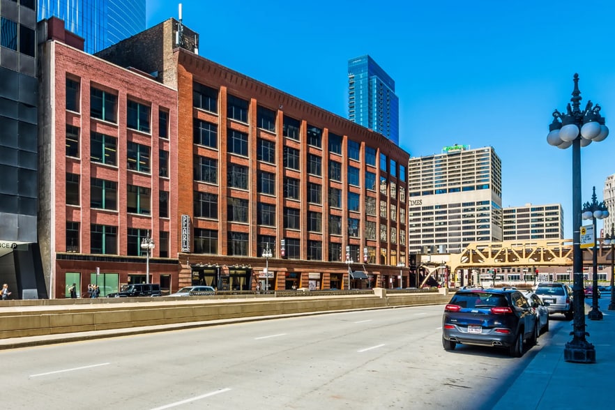 180 N Wacker Dr, Chicago, IL for sale - Primary Photo - Image 1 of 14