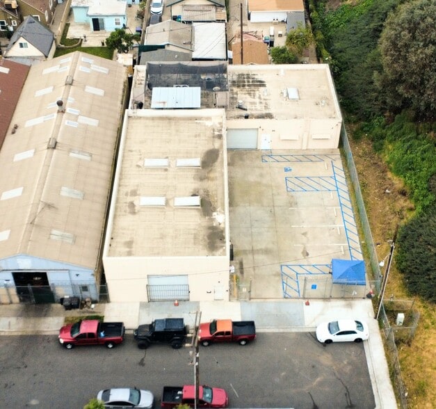 6635 Sarnia Ave, Long Beach, CA à vendre - Photo du bâtiment - Image 2 de 2