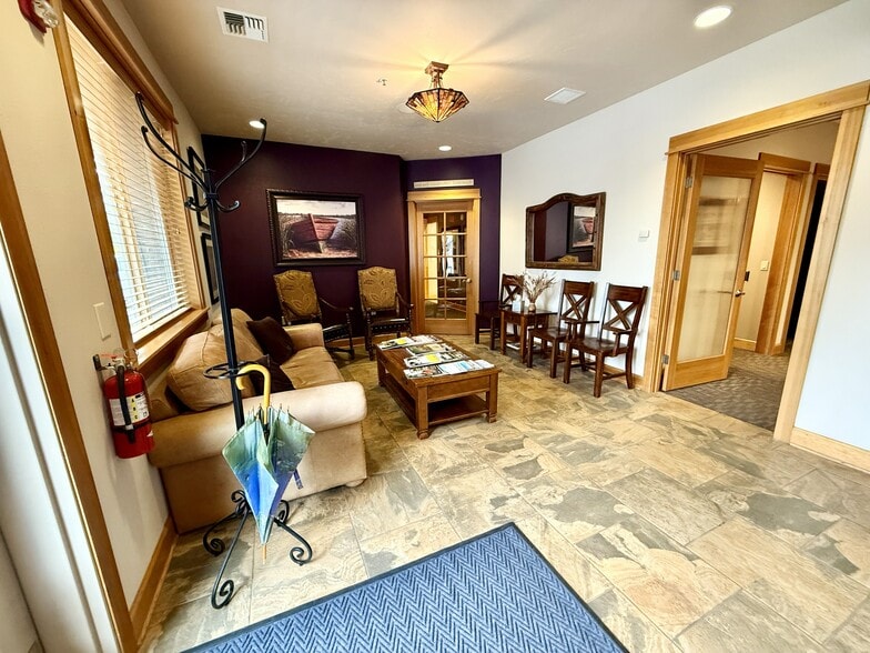 1569 SW Nancy Way, Bend, OR for lease - Building Photo - Image 3 of 19