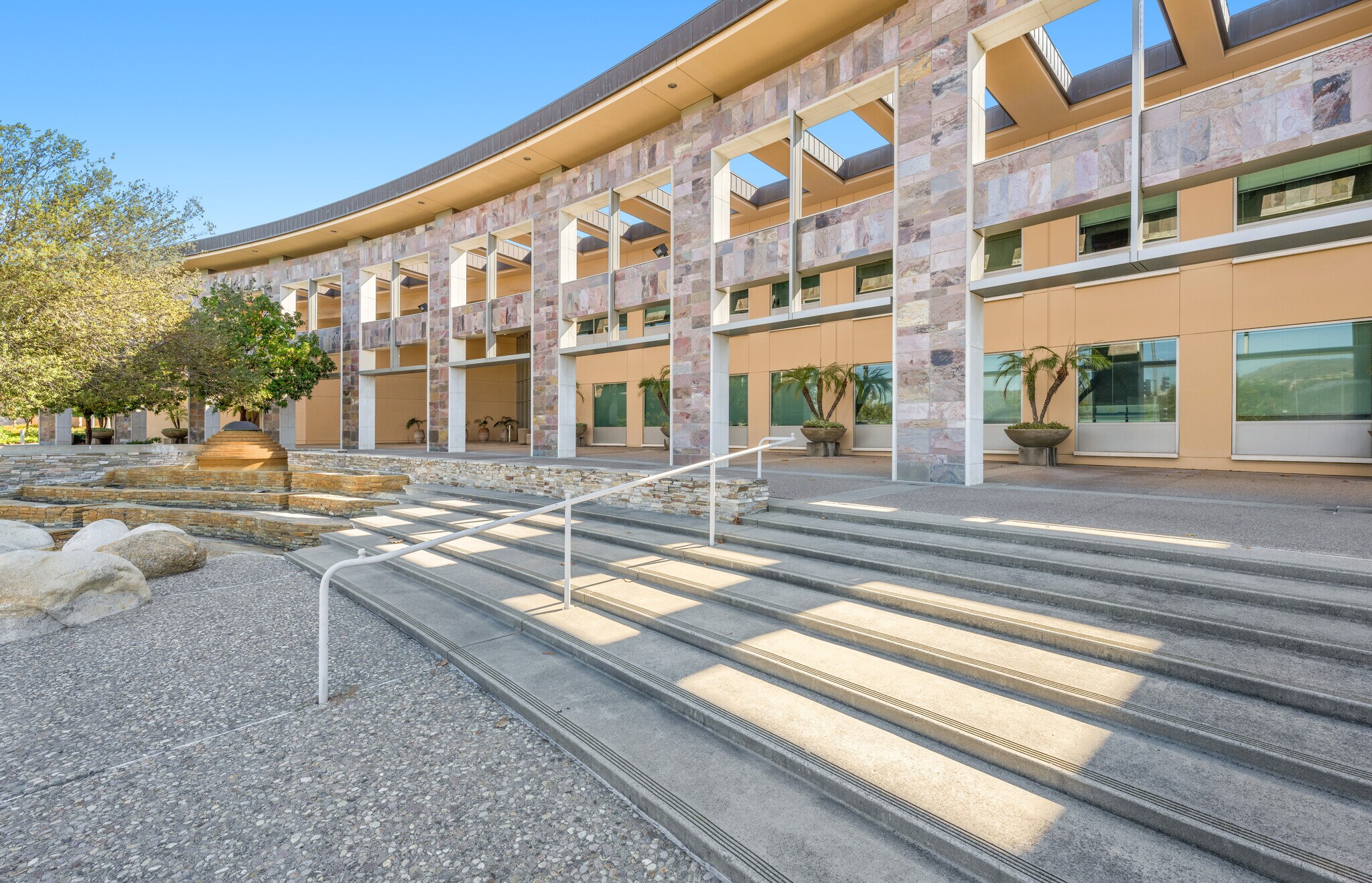 1 Civic Center Dr, San Marcos, CA à louer Photo du bâtiment- Image 1 de 23