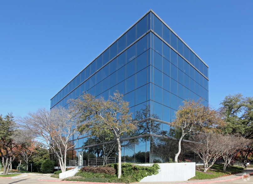 14875 Landmark Blvd, Addison, TX à louer - Photo du bâtiment - Image 2 de 4