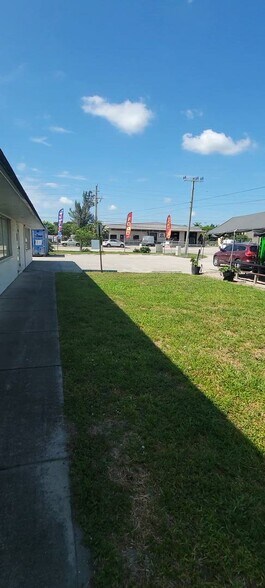 6900 Barbour Rd, Riviera Beach, FL à louer - Vidéo sur l’inscription commerciale - Image 3 de 22