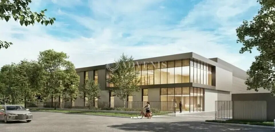 Industrial in Louvres for sale Building Photo- Image 1 of 4