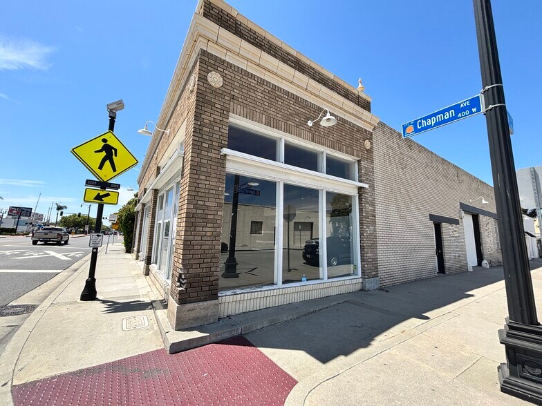 401 W Chapman Ave, Orange, CA à louer - Photo du bâtiment - Image 2 de 35
