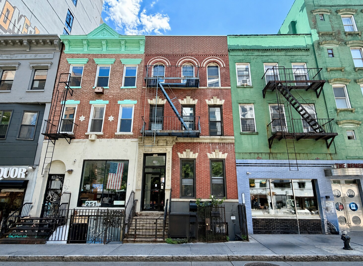 249 E Houston St, New York, NY à vendre Photo du bâtiment- Image 1 de 9