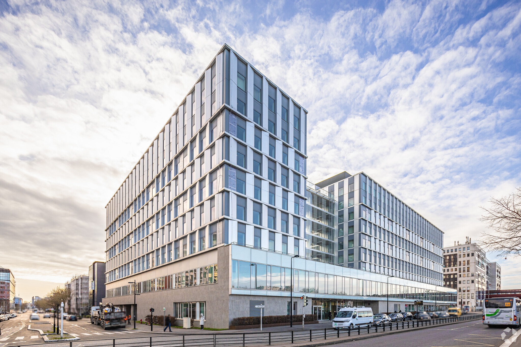 2 Rue Stephenson, Montigny-le-Bretonneux à louer Photo principale- Image 1 de 4