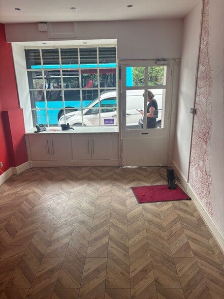 477 Rice Ln, Liverpool for lease - Interior Photo - Image 3 of 8