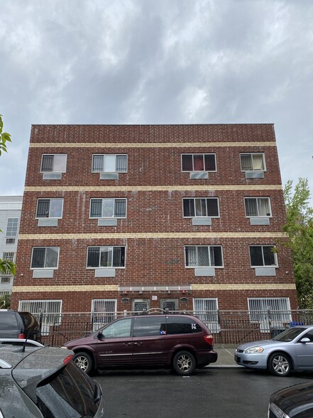 1645 Popham Ave, Bronx, NY à vendre - Photo principale - Image 1 de 12